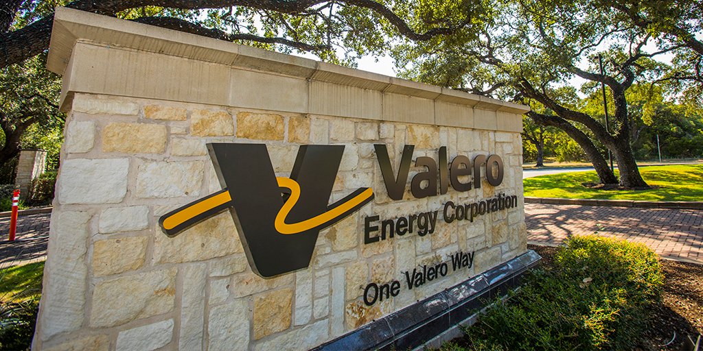 ValeroEnergy's tweet photo. At Valero, the health and safety of local communities are critically important to us. That’s why, as a response to the COVID-19 pandemic, the Valero Energy Foundation has committed $1.8 million to support organizations helping people in need. https://t.co/HkovhgQlLJ