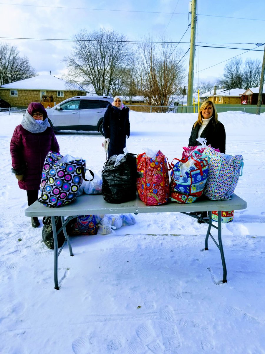 Thanks to the great staff <a href="/LakeheadSchools/">Lakehead Public Schools</a> helping our families get much needed food in these trying times through the Isthmus program! Big hearts and helping hands (thoroughly washed of course). #LPStb #tbay