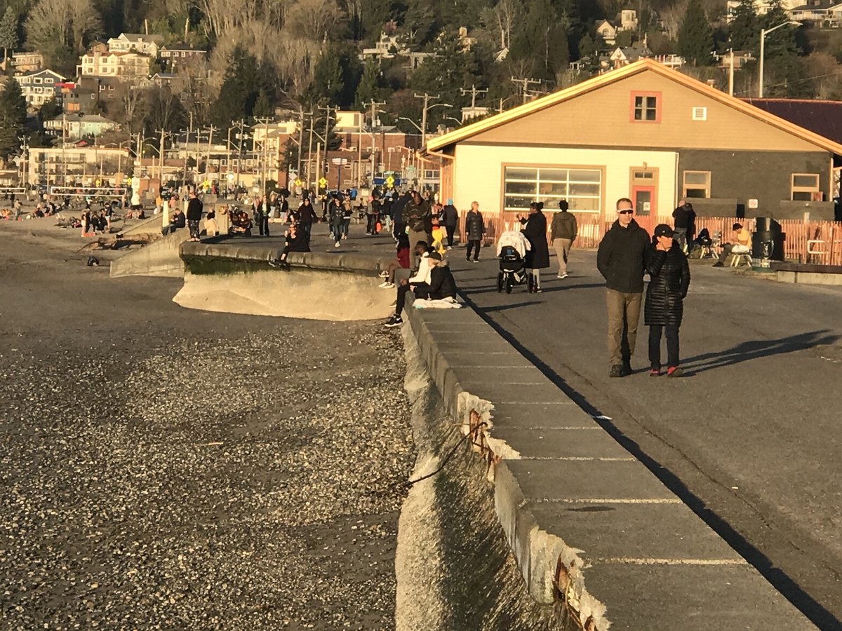 westseattleblog's tweet photo. "If we're not cutting the mustard, there could be further orders coming," says @GovInslee, then specifically calling out "those folks at Alki Beach" (as we and others have shown, this week) and saying if they're young people, their parents need to talk to them. https://t.co/GQBSsGFTSA