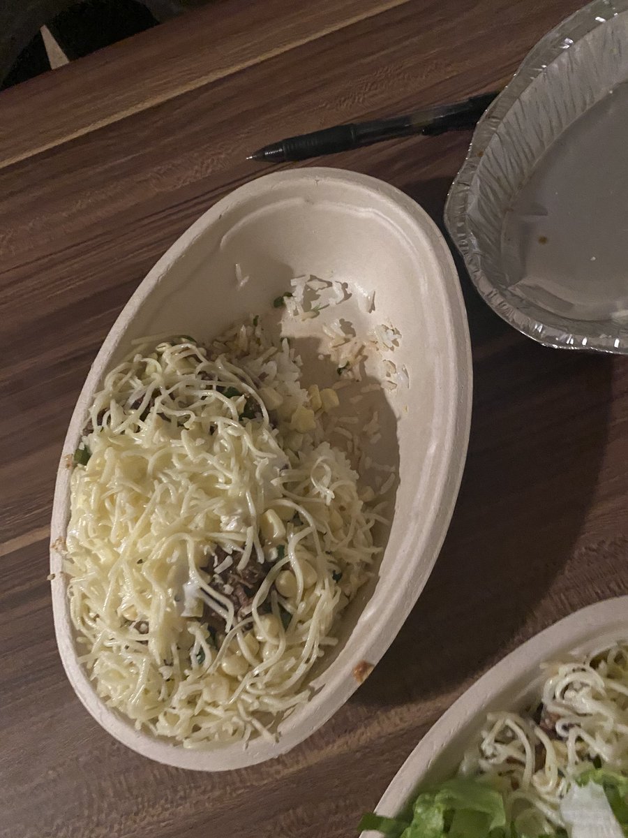 MorganMaguiree's tweet photo. Last time I ever get delivery from @ChipotleTweets..... got nothing in my bowl and then they forgot the chips and new queso. #NowImMad https://t.co/Ln3PAl6V8y