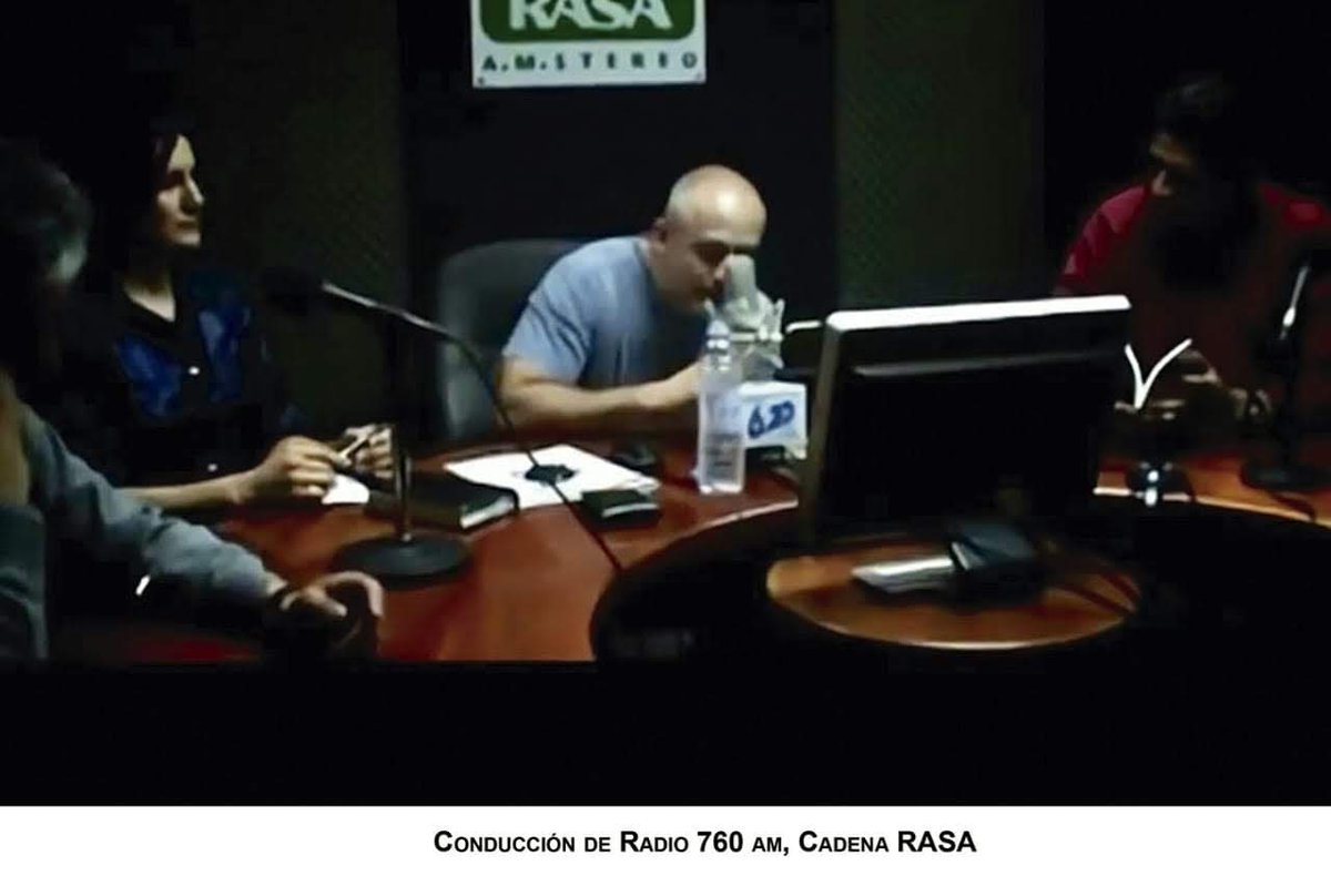 iobjetiva's tweet photo. Conduciendo en radio, hace un tiempo. 😊
#martinapariciobarrenechea #iobjetiva #inteligenciaobjetiva https://t.co/ZbH67nrSzM