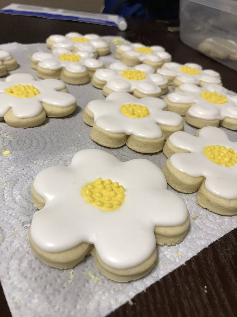 Day 8 of no  #sports Well, I finished the cookies. My daisys look more like sunny side up eggs