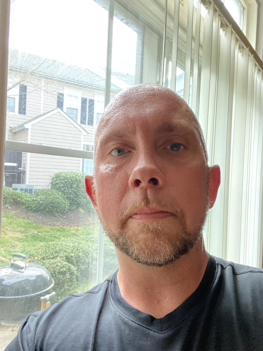 KloppTrap's tweet photo. Gyms may be closed, but on too good of a roll to stop working out! Great 30 minute kettlebell work put in today!!! #GetItIn #workout #stickwiththeprogram https://t.co/nqOwrJqMaD