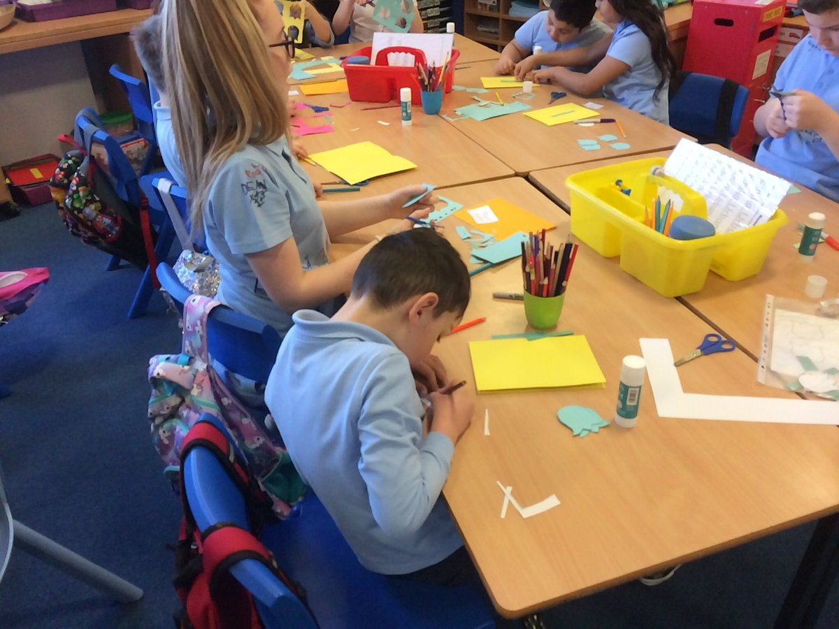 BurghPrimary's tweet photo. Today P1/2 & P7 worked together to create 3D Easter cards @EducationSLC #Easter #Cards #eamwork #TeamBurgh https://t.co/28SKqelrEn