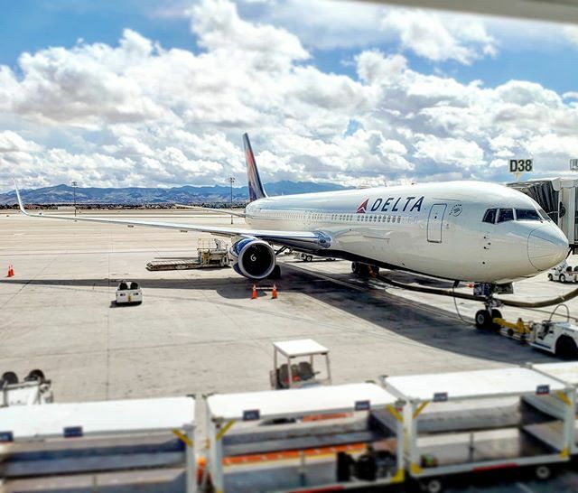 P1L0T's tweet photo. Wait.. just.. a.. minute... is that a #Boeing in #Delta livery!? This trip just keeps getting better! #KeepClimbing #ifItAintAboeingIaintGoing #DAL #extractionTime #maybeImDreaming #LAS https://t.co/SAIVpn0pIB https://t.co/rlJE0QxHyy