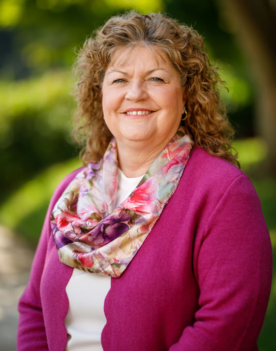SMCAlumnae's tweet photo. Today Alumnae Association president Katie Vincer Sears ’03 proclaimed Interim President Nancy Nekvasil an Honorary Alumna with the words, ”Today, and forever more, we claim you as one of our own!” Congratulations Dr. Nekvasil and THANK YOU for all you have done for Saint Mary’s. https://t.co/FW95sdiTLb
