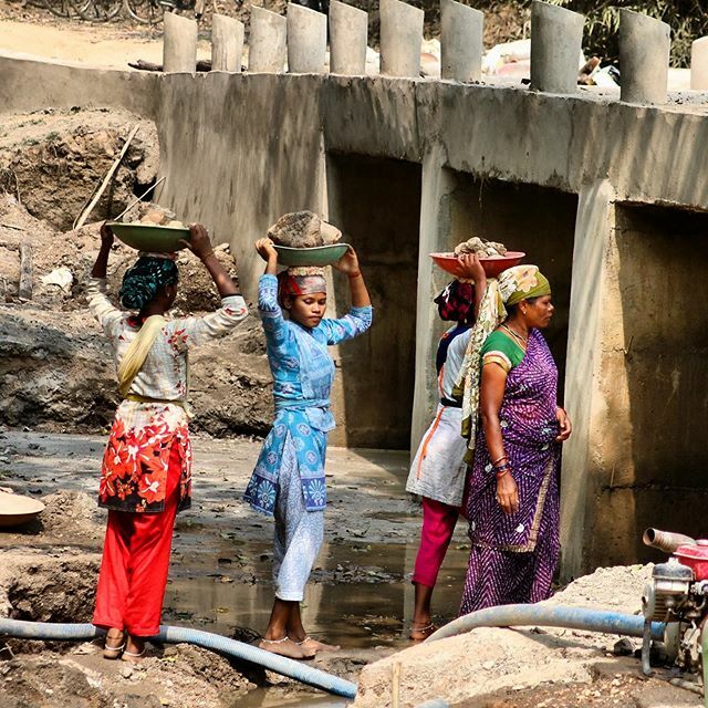 danisfootprints's tweet photo. #women in #construction fixing a bridge #india The ladies are #toughcookies but don’t less this image fool you... #travelphotography #travelgram #wanderer #travel https://t.co/C4yiUF4Crj https://t.co/ivFXGo5J4y