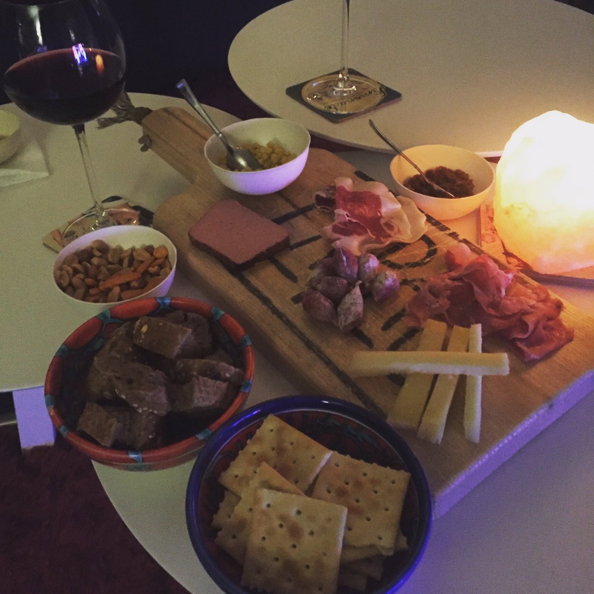 Frijt113's tweet photo. Samen genieten van een highwine met borrelplank van Eethuis Twintig #highwine #borrel #supportyourlocal https://t.co/Xb419zo3wi