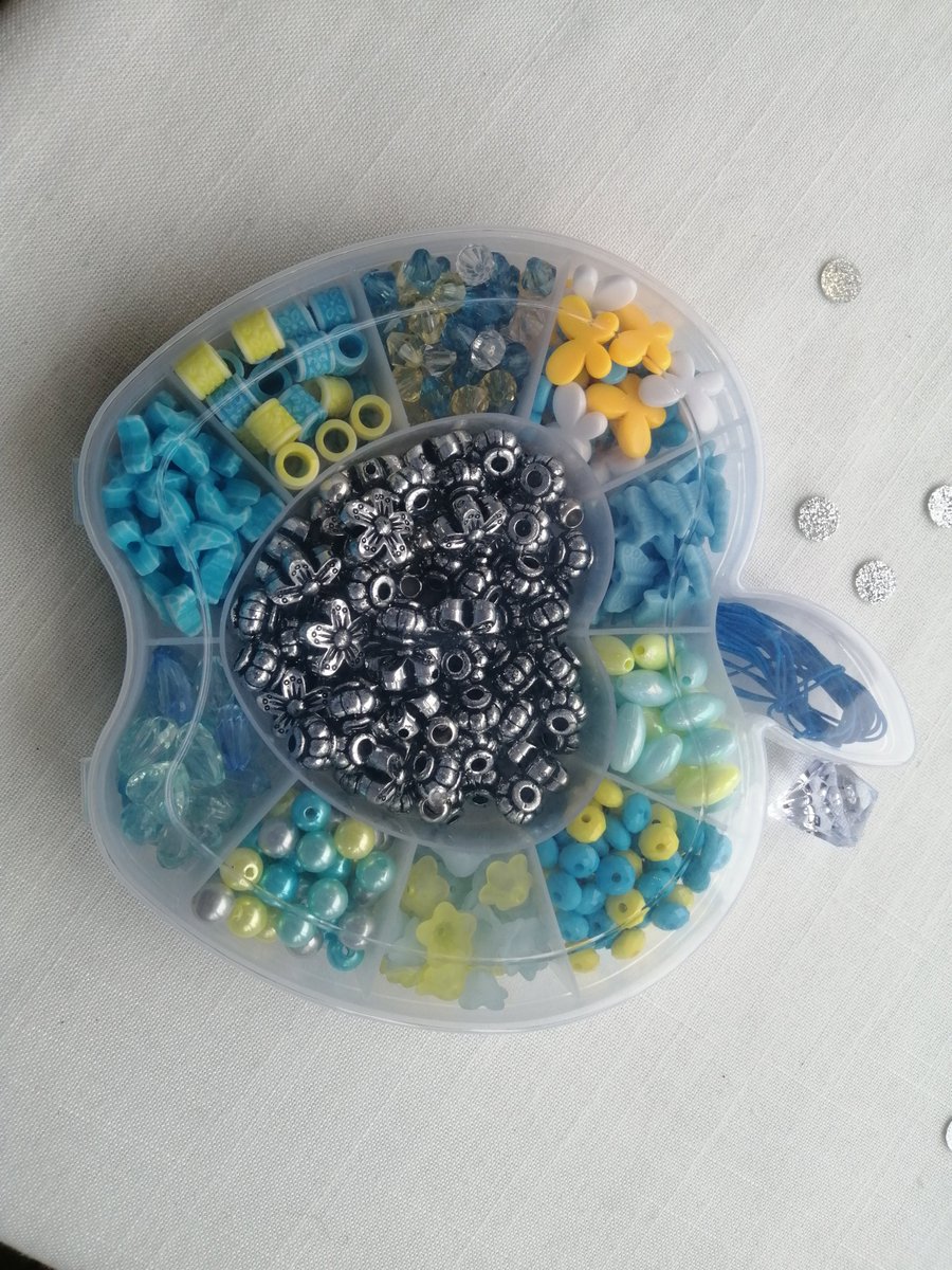 beadharrogate's tweet photo. We have lots of bead packs to takeaway and keep the children busy &amp; happy.
For tomorrow only, visit the shop in Harrogate, open,10am to 2pm, we will offer you a 25% discount off the normal price of the packs.
Now that is a special offer! https://t.co/vX1rBdWPrj