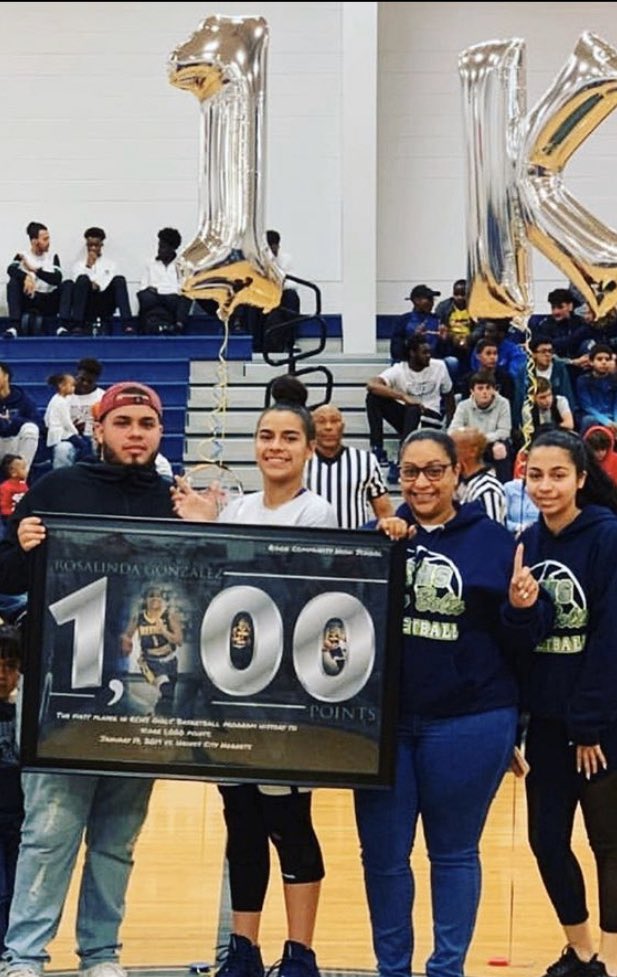 jammanuel23's tweet photo. In 4 years of high school at ridge community my sister                                       All school records for girls basketball✅ 1500 career points ✅ 500 rebounds ✅ FIRST TEAM ALL POLK COUNTY 2x ✅ winning record last 3 seasons ✅ got buckets on everyone EVERY GAME https://t.co/k0uZmIFiY4