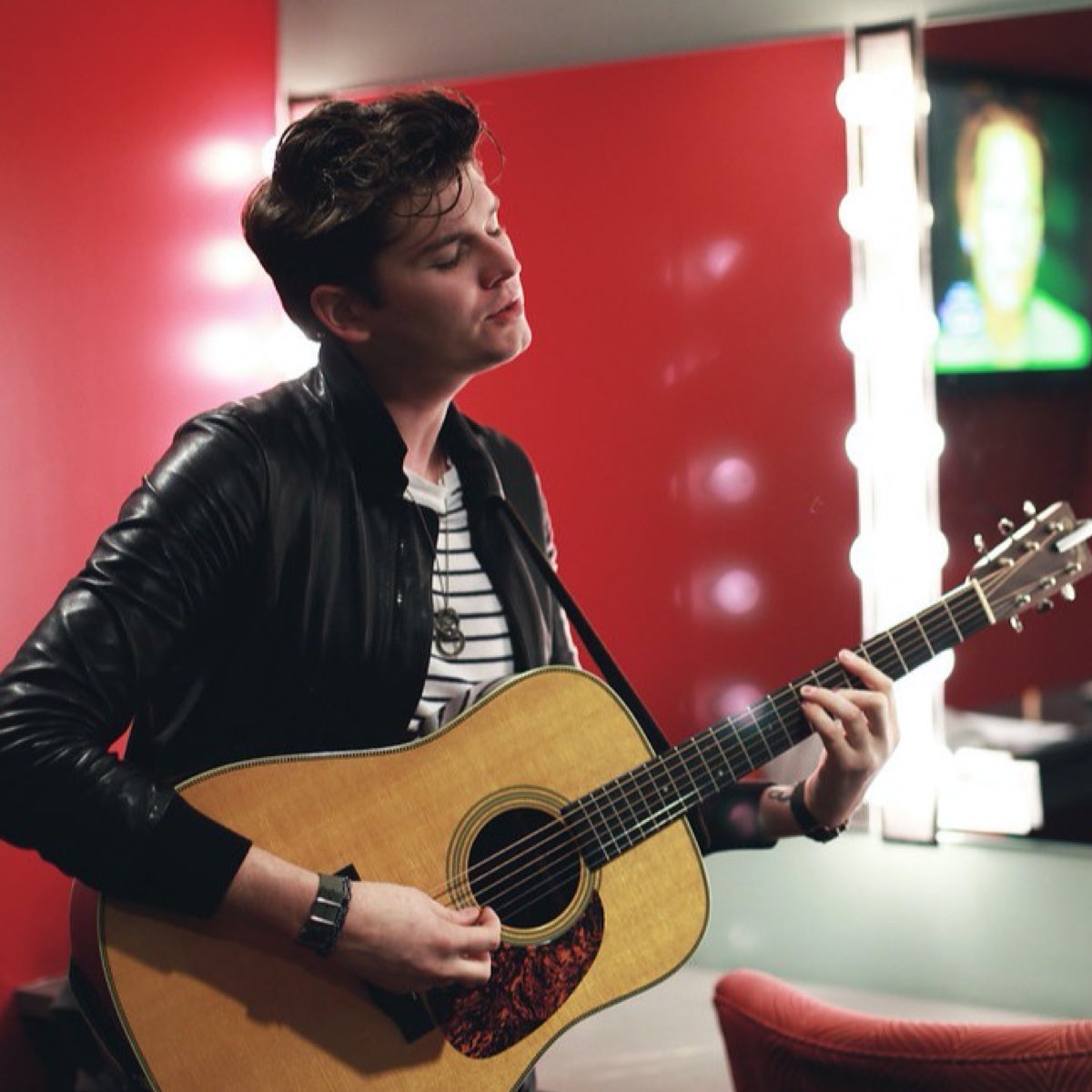 GetDownwrite's tweet photo. This #FeaturedArtistFriday, we spotlight @WilliamBeckett! The solo artist &amp; front man of @TheAcademyIs has written over 90 songs for his fans on Downwrite since 2013. “It’s not just a service for them, it’s a reciprocal experience for me.” 🎵 #GetDownwrite #CustomSong #Songwriter https://t.co/MNQcSBcfQI