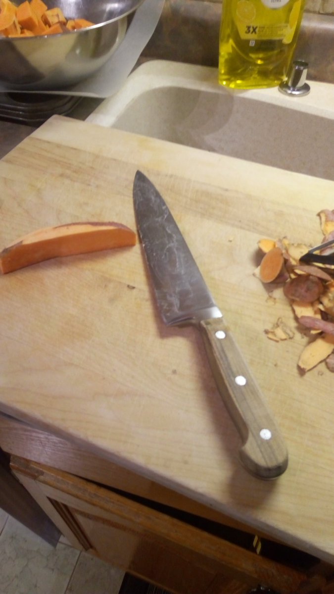 michelinabeam's tweet photo. Please remember our hospitals are overwhelmed right now #Covid_19 #SelfIsolation #cookinginacrisis #knivesaresharp Don't be stupid, stay home, don't cut yourself making dinner. https://t.co/BrvRx8WWGD
