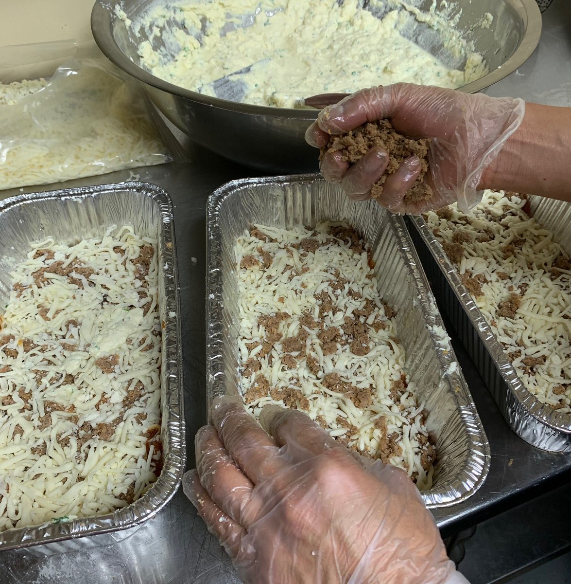 Barrys_Pizza's tweet photo. Family Dinner Specials! Serves 6-8. Lasagna (ready for dinner or your freezer) OR Spaghetti & Meatballs OR Chicken Penne Pesto with Salad & Cookies for $59.00. #MealPrepDone #HoustonStrong https://t.co/TgZzNhLR9q