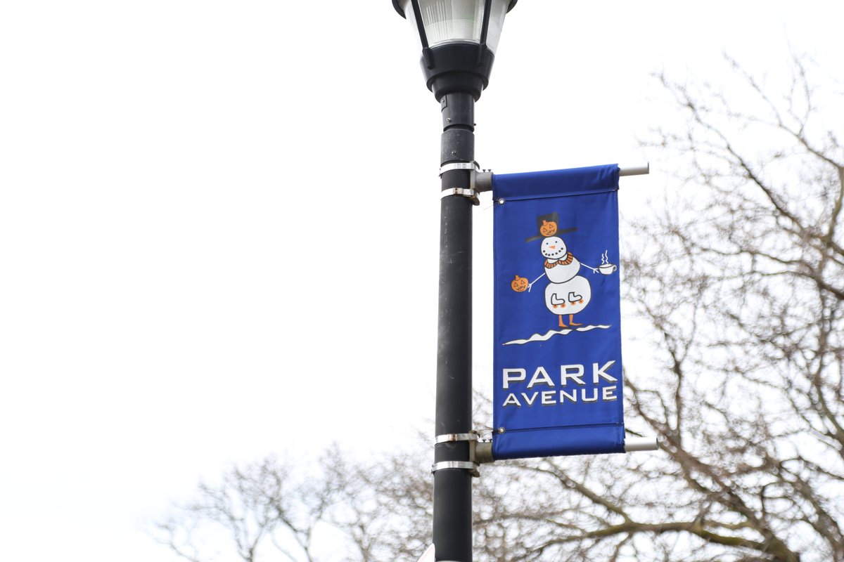 DJG_Music's tweet photo. I'm continuing my photo series of popular Rochester areas during the barren social landscape of #Covid_19 . Yesterday, I went along Park Ave.
These were the first three things I snapped. The area felt pretty empty at first. The sign even fit the theme of #NYSonPAUSE . @News_8 https://t.co/naXnvrOzvl