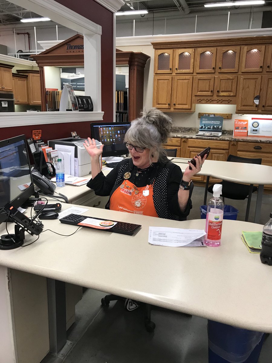 latrecia17's tweet photo. Robin received our first Specialty Recognition!! Love celebrating our associates, GREAT job Robin!! ⁦@serenegar⁩ ⁦@hollytate122⁩ ⁦@thdsandi⁩ ⁦@RobinLeonard71⁩ https://t.co/C2wSY1Tma0