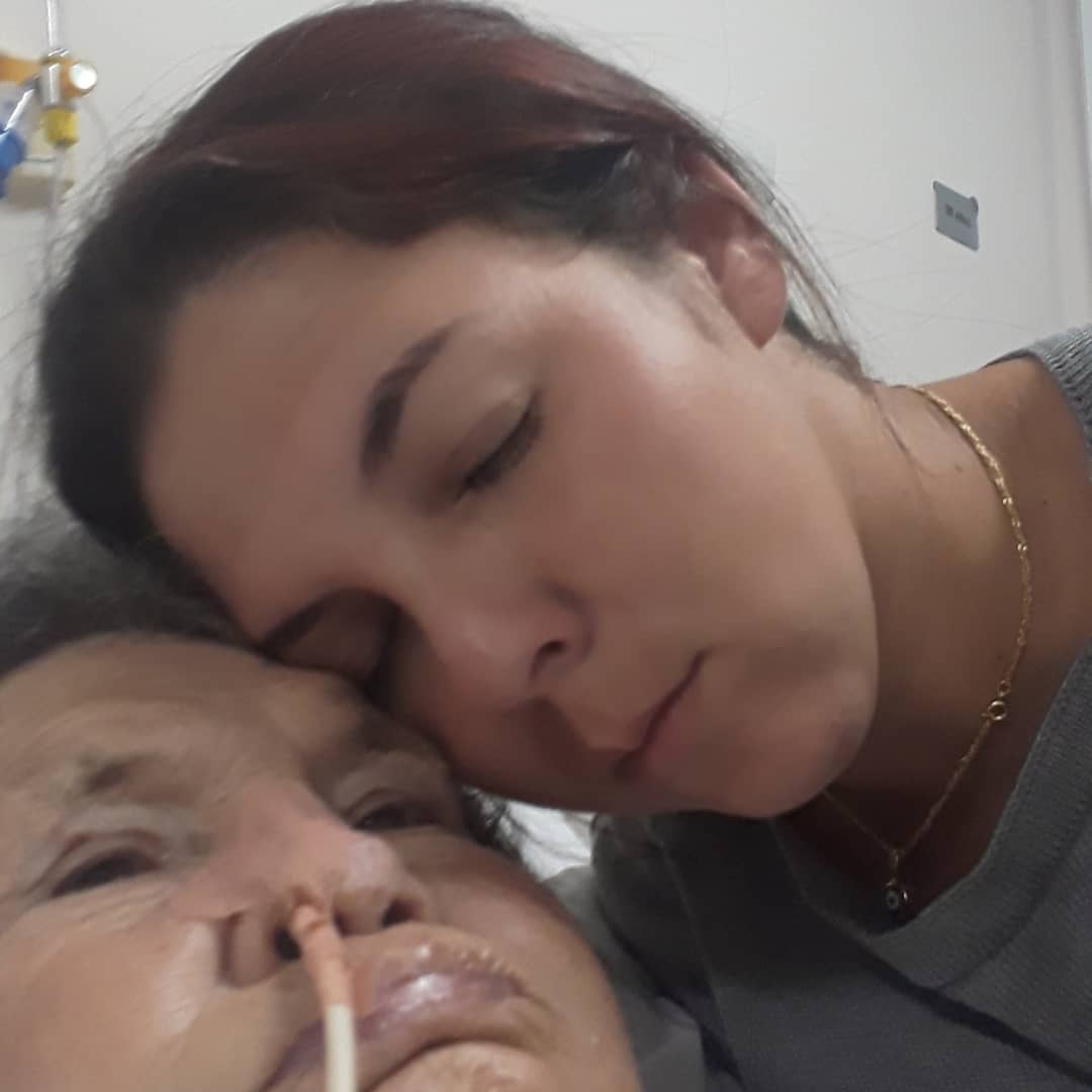 Rosange32356534's tweet photo. Estou sem condições de tudo não tenho dinheiro nem para o álcool em gel nem para o básico arroz e feijão o pior é que cuido da minha mãe doente teve câncer e três crianças https://t.co/4DvYUp95yA