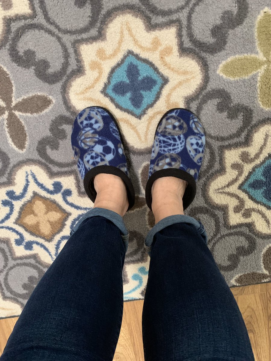 SoCalLife_AshZ's tweet photo. Some people call them slippers, some, house shoes... Now, most of America calls them “work shoes”! Post a pic of your new work shoes below. Few free to share the brand and where you picked them up, in case someone is in need of a new pair! 😜👍🏼
#newworkshoes #slippers #houseshoes https://t.co/WnQbo42d04