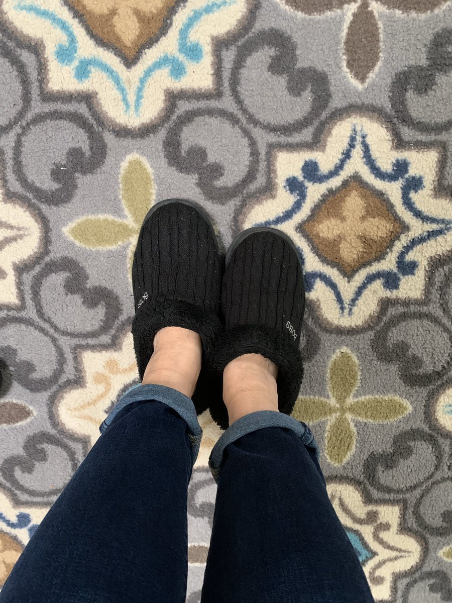 SoCalLife_AshZ's tweet photo. Some people call them slippers, some, house shoes... Now, most of America calls them “work shoes”! Post a pic of your new work shoes below. Few free to share the brand and where you picked them up, in case someone is in need of a new pair! 😜👍🏼
#newworkshoes #slippers #houseshoes https://t.co/WnQbo42d04