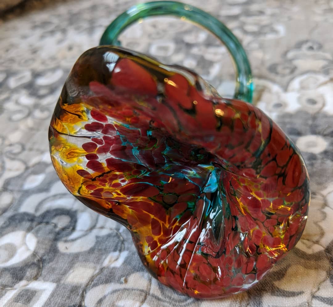 ElliottArtRoom's tweet photo. This was from my 2nd ever attempt at glassworking last week and my first time working with molten glass. Not perfect, but super fun! #comalfinearts #springbreakart https://t.co/U20U3oO9zx