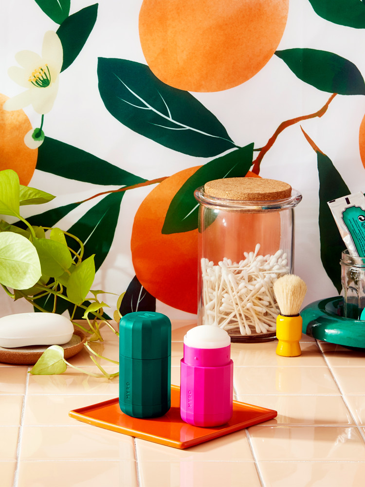 dominomag's tweet photo. I’ve been using natural deodorant for 5 years—here’s the deal: https://t.co/Brj0wWf75O https://t.co/uIjQDzToum