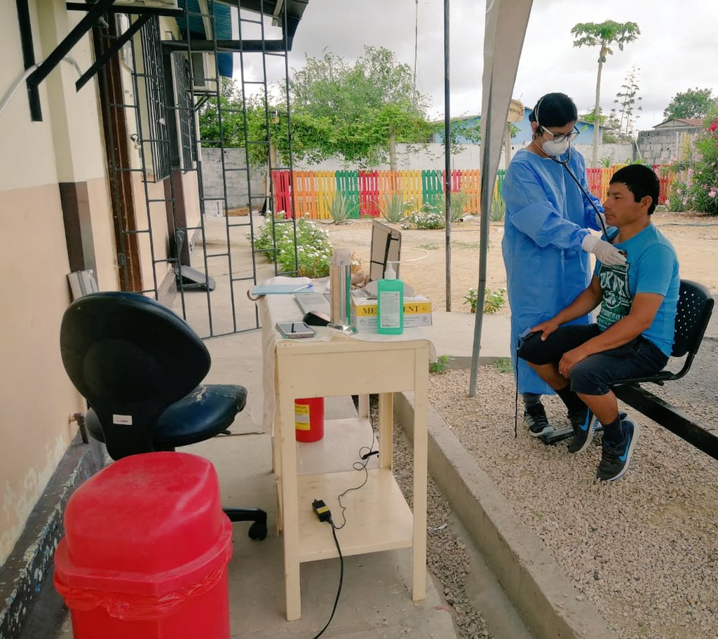 DPS_LosRios's tweet photo. En 23 unidades de salud del cantón #SantaElena se brinda atención contínua a todos los pacientes que acuden a recibir atención médica. Se ha habilitado espacios para la atención de sintomáticos respiratorios a fin de detectar casos sospechos de #Covid19ec. #ActiviadosPorLaSalud https://t.co/eXeJFUVQIy