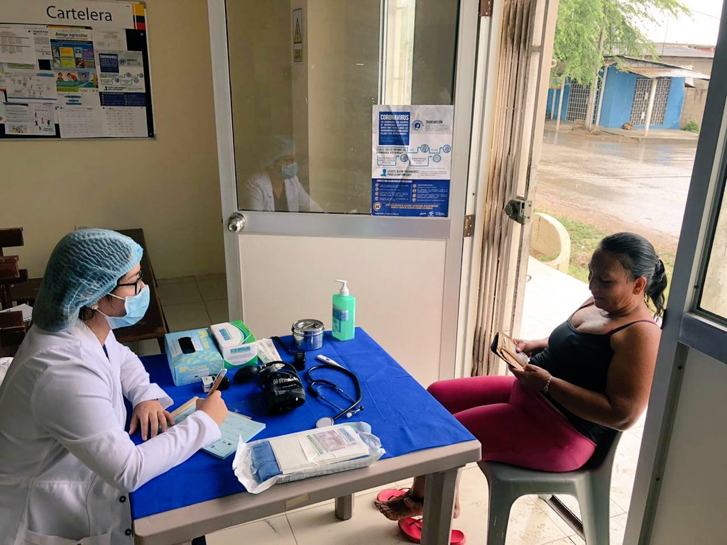 DPS_LosRios's tweet photo. En 23 unidades de salud del cantón #SantaElena se brinda atención contínua a todos los pacientes que acuden a recibir atención médica. Se ha habilitado espacios para la atención de sintomáticos respiratorios a fin de detectar casos sospechos de #Covid19ec. #ActiviadosPorLaSalud https://t.co/eXeJFUVQIy