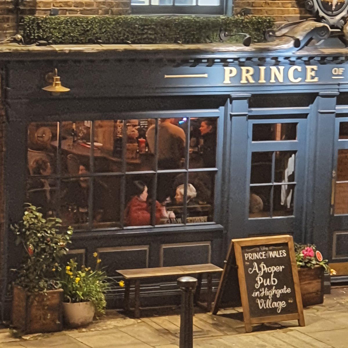 Today the UK government announced that pubs should close "as soon as they reasonably can" tonight. Meanwhile, our local @princeofwaleshg is still busy, more people are going in and no sign of closing, several London hospitals ICUs are already overcapacity. Hugely irresponsible!