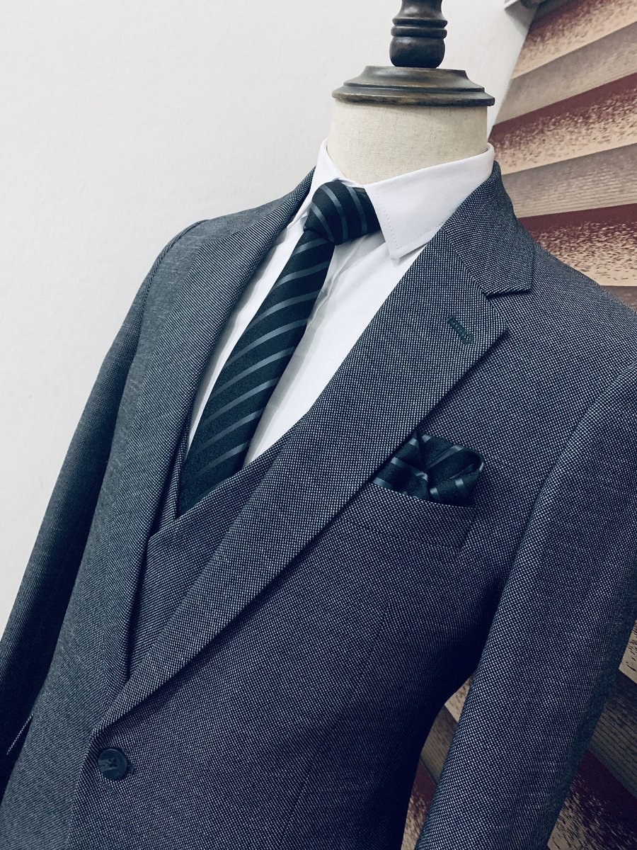 _oyecouture's tweet photo. A well tailored Grey 3 piece Suit crafted with care ✍🏾
.
Oyecouture Bespoke 💯
.
Kindly Rt 🤲🏿 https://t.co/UIAR3JIP00