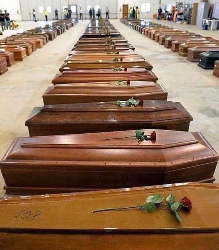 hammad_019's tweet photo. These Are Millitary trucks carrying Dead bodies of Those Died due to #Covid_19 in Italy😭💔Please Everyone Stay At Home, Avoid Socializing, do What gov. Is saying Take the Situation Seriously 🙏  Be Safe😷 
#coronavirus
#COVID19 https://t.co/EGlZ0amLmT