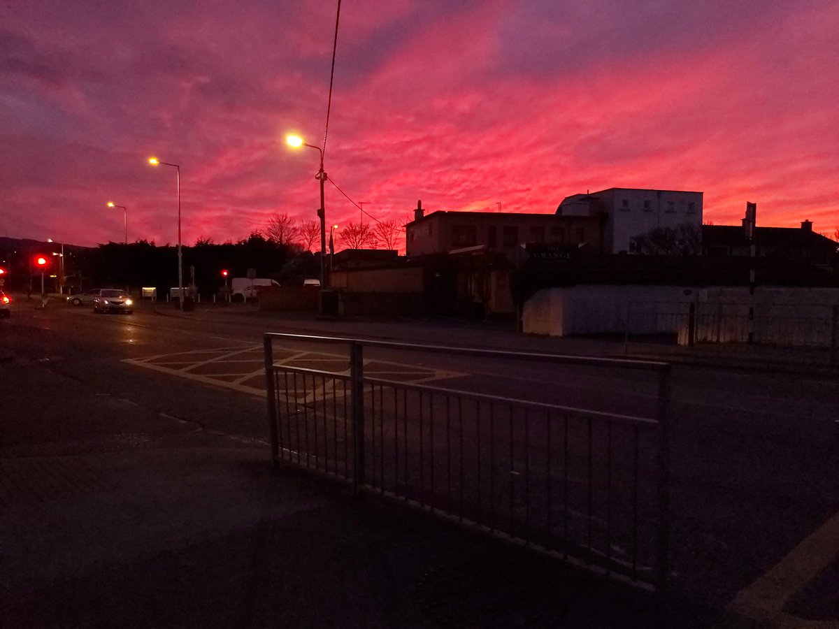 jpjmolloy's tweet photo. Lest we forget @LoveSouthDublin @LovinDublin @totallydublin @ucddublin @UCDLibrary @DeansgrangeVil @SuperValuIRL @UCD_SPC #sunset #sunsetdublin #Dublin #FridayThoughts #FridayFeeling #fridayevening https://t.co/31YQbkDt1k