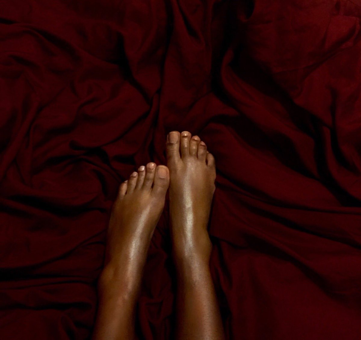 cocoa_feet's tweet photo. Are you bored quarantining? Then message me for some fun feet goodies 😏
#feetpicturesforsale#feet#feetfetish#footfetish#feetbuyers#feetheaven#feetnation#feetlovers https://t.co/PG2SLXlY1E
