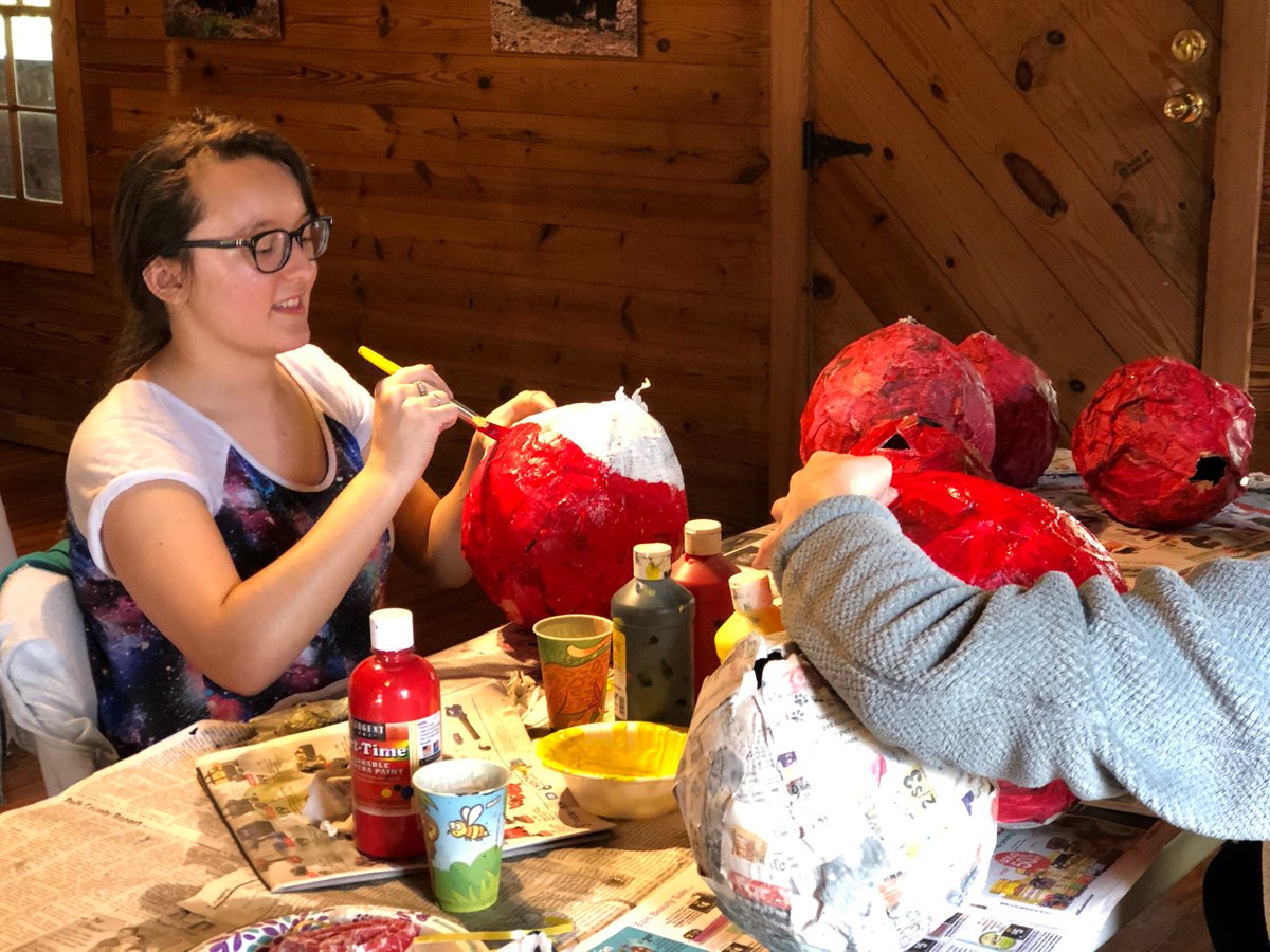 projectchimps's tweet image. A big shout out and thanks to our second group of #springbrachiate students, Sofia and Alanna, who spent five days helping us even though the Coronavirus threat kept them away from the chimps. That's real dedication! 

#springbreak #alternativespringbreak