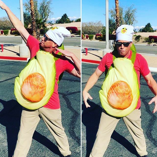 desertwebber's tweet photo. Shout out to @jgmsofthedesert #principalBiggert for dressing up as #avocadoman during meal distribution @lqblackhawks.
#desertwebber
#communityguy
#dsusd #doingwhatwedo https://t.co/aZaf4zFYhE https://t.co/IMOCsMMuKD
