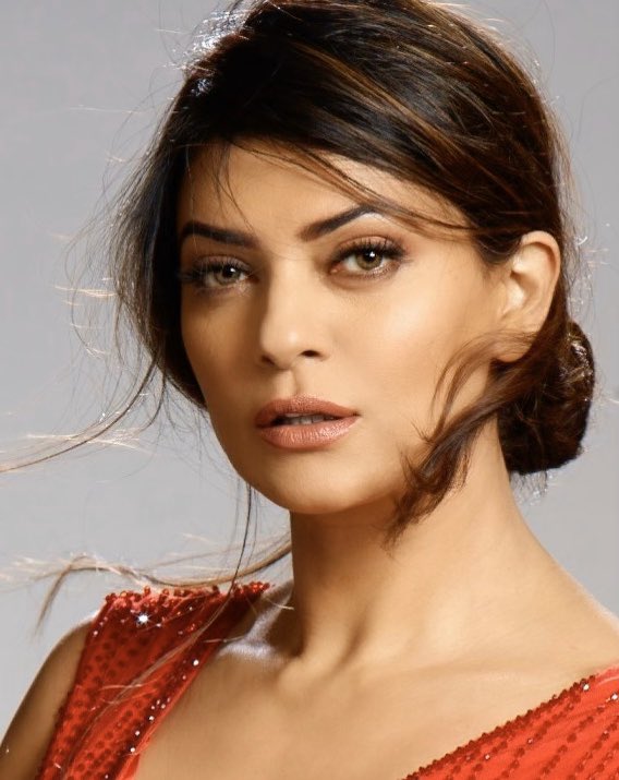 thesushmitasen's tweet photo. A virus thrives on reaction, Life thrives in Action!! #choosewisely 🙏❤️🤗 I love you guys!!! https://t.co/B75lohujIG