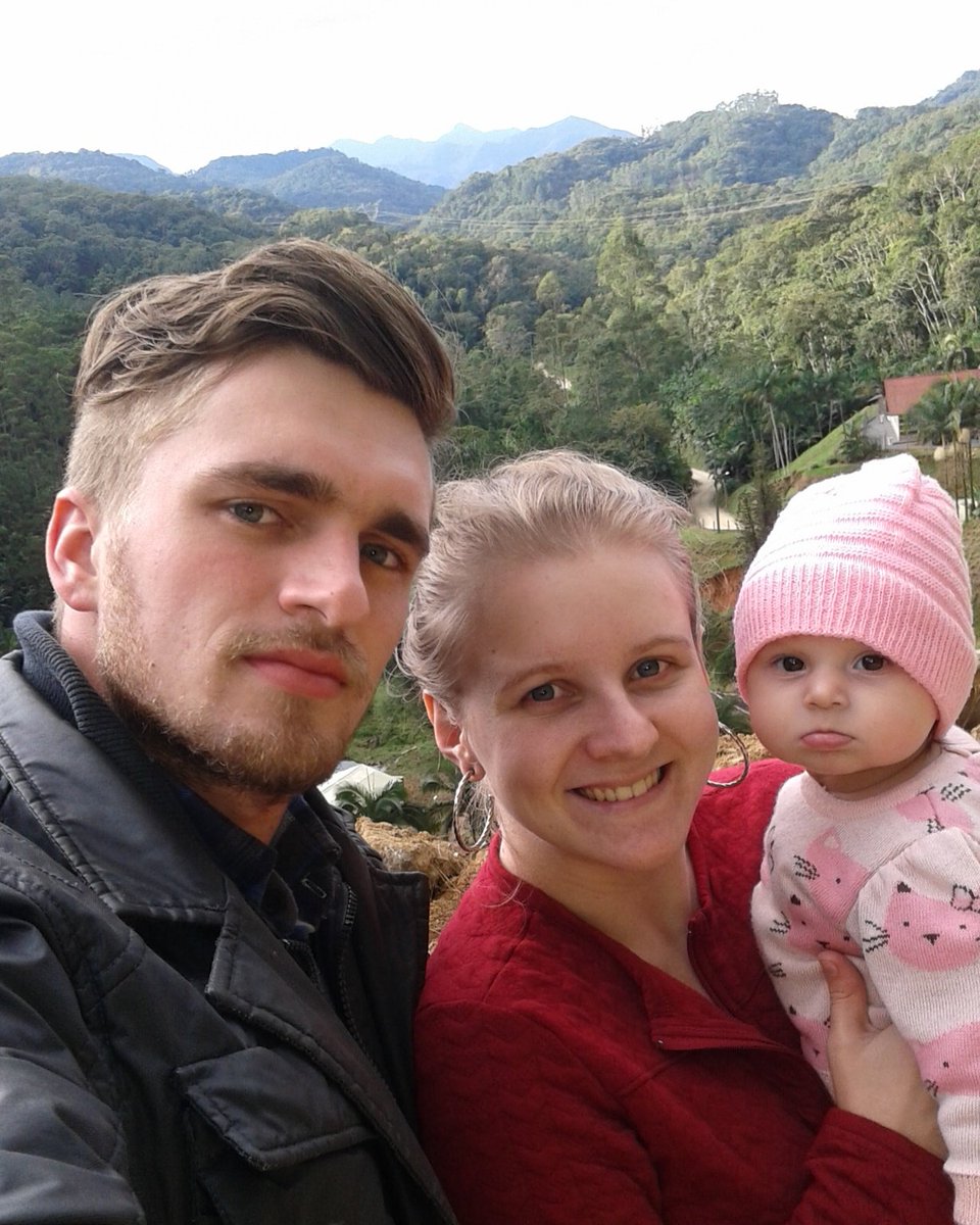 BorchardtArthur's tweet photo. Ocupando-me selecionando algumas fotos pra revelar após o caos.
#TBT #2017june #family https://t.co/CDKt8A5dV3