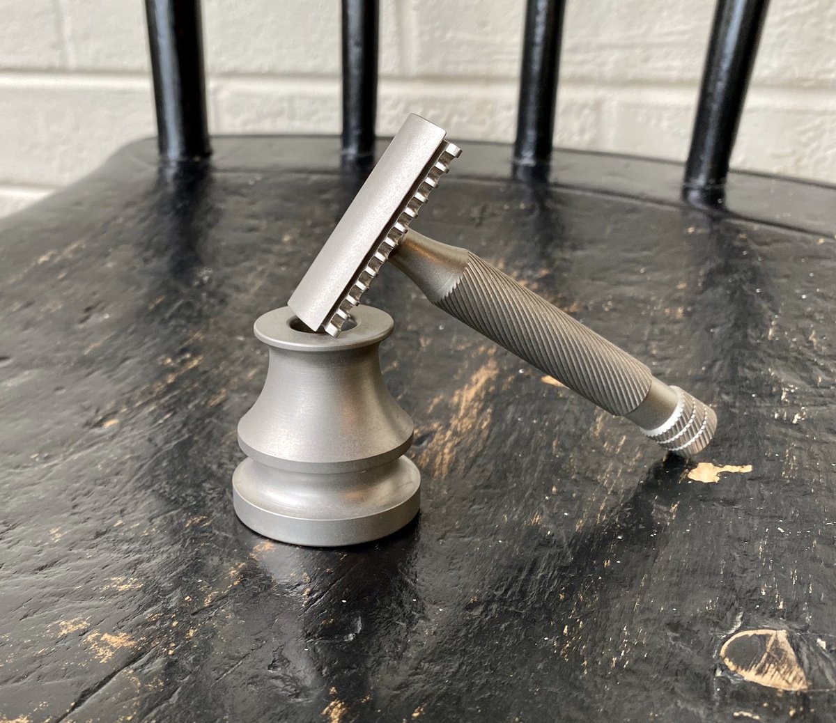 AboveTheTie's tweet photo. Open comb Calypso and stand with satin finish #calypso #opencomb #razorstand #stainlesssteel #stainlesssteelrazor #doubleedgerazor #doubleedge #wetshaver #wetshavers #wetshavingloyalists #razor https://t.co/g5GHCsLms9