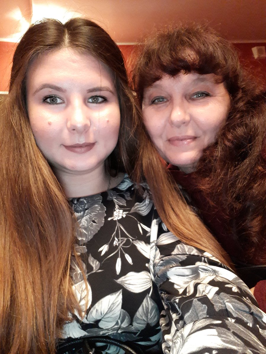 dcO2jVgYCQN7L1S's tweet photo. Моя мамуля ) мы похожи? https://t.co/1PzqT5JK7W