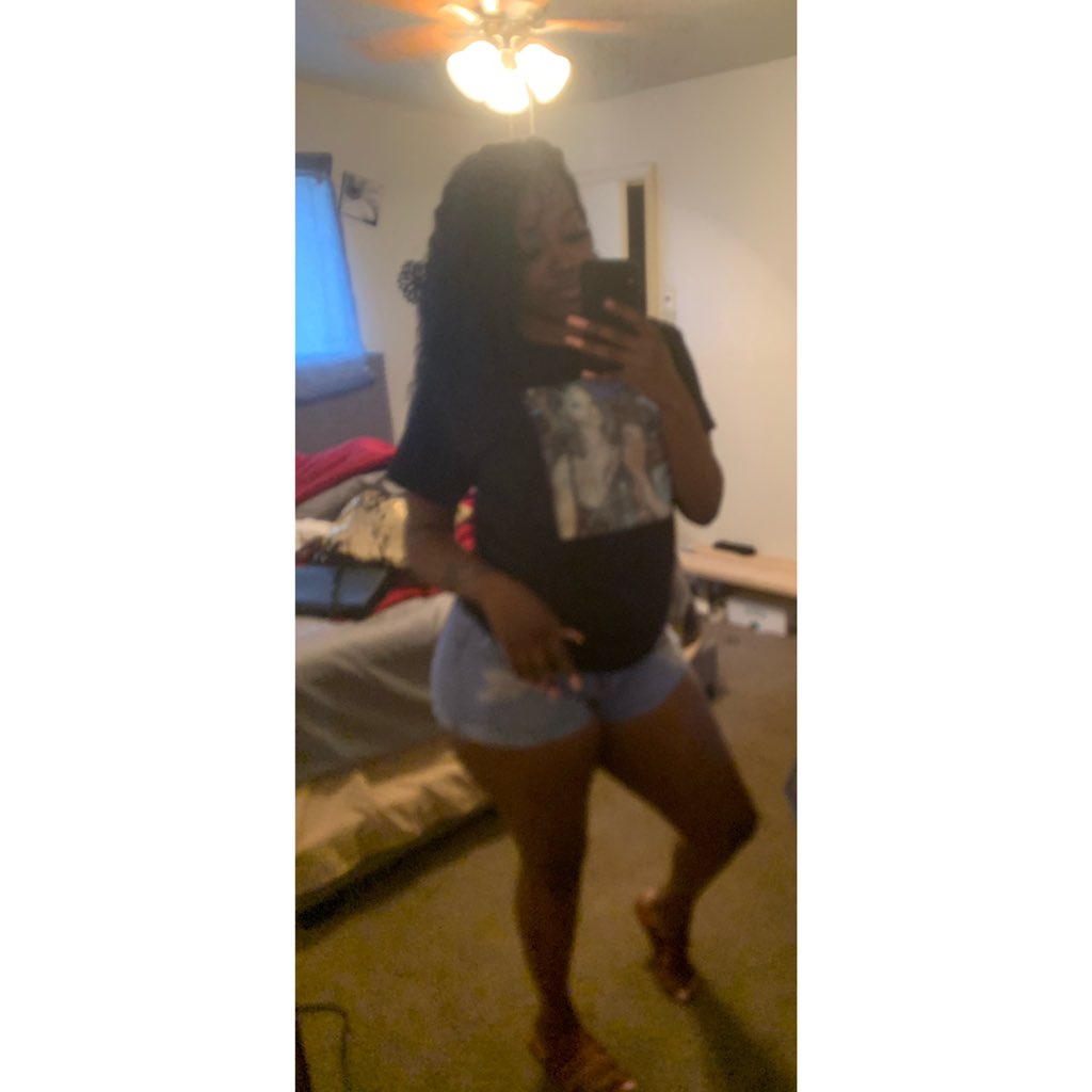 PRETTY_Deedie's tweet photo. #blurrybutcute🥰😂 #backcameraOV https://t.co/wVKXpV334V