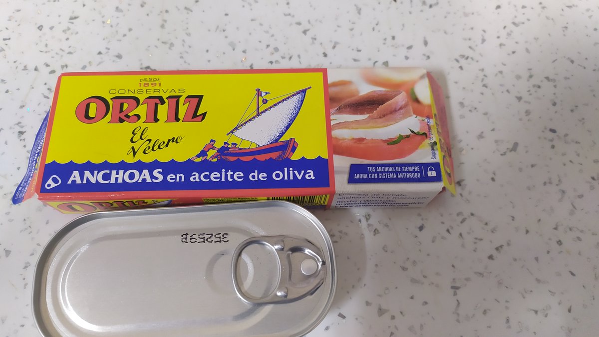 carlosbm80's tweet photo. @ConservasOrtiz ¿de verdad hacia falta "convencer" al usuario con este truco tan vil y cutre? Tanto problema es pegar la alarma como una persona normal en la lata. #verguenzaajena https://t.co/fSuvCgtK4R