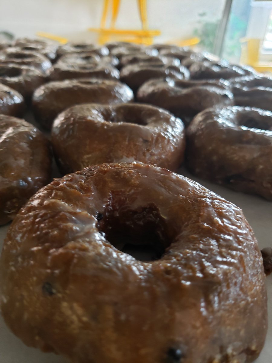 moonrisedonuts's tweet photo. ✨🍩In our case we have our 6 classics, strawberry shortcake,  cherry limeade,  cherry chocolate, blueberry cake, blueberries n cream, chocolate cheesecake,  mock turtle cheesecake ,espresso cheesecake , and faux reese's cheesecake 🙀✨ We went cheesecake crazy for tonight! https://t.co/3PYy9z8GFx