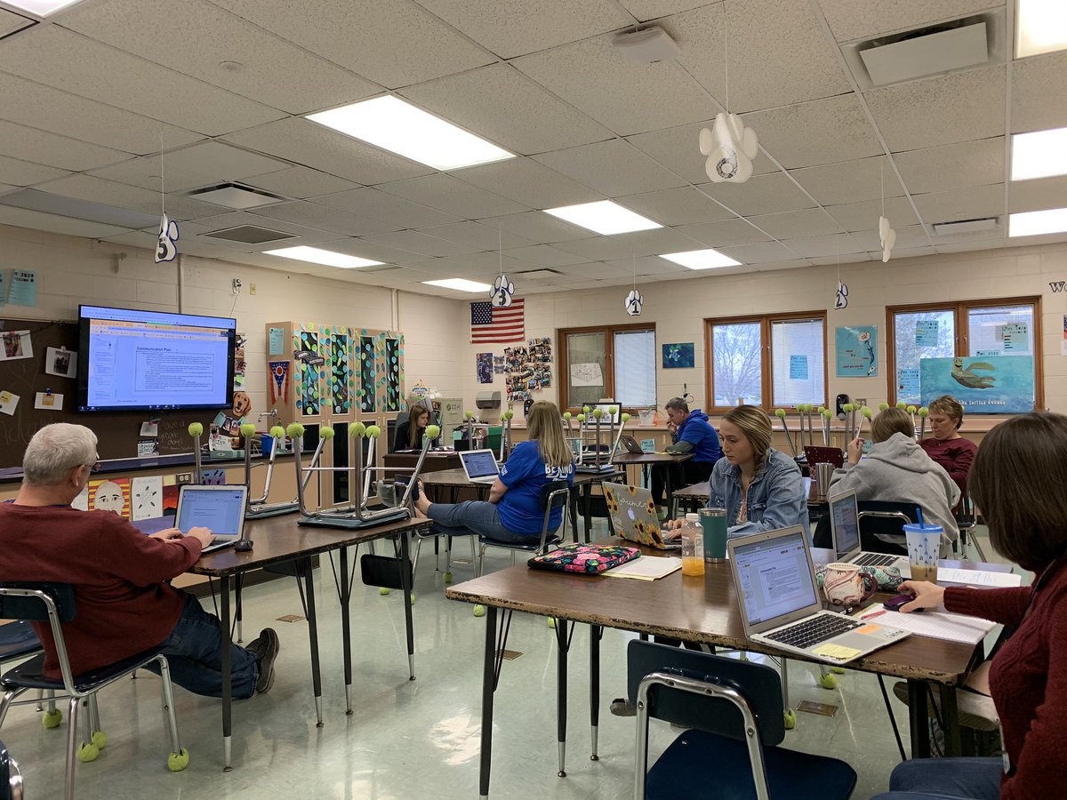 Tniemeier201's tweet photo. Thank you teachers for getting things going so quickly! Proud to be a small part of the team @wmscats Distance learning is off to a great start. #TeacherHeroes https://t.co/u5dCTauL1Y