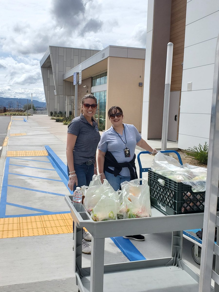 ErikaRi68151638's tweet photo. Feel honored serving our community. Seeing all your beautiful smiles filled my cup! @Sundance_BUSD @Beaumont_SD @tdav8 https://t.co/oItmOIzaoA