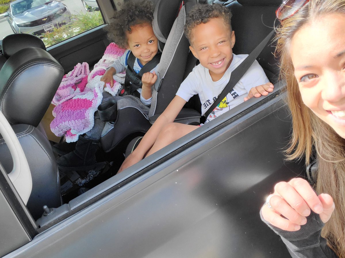 ErikaRi68151638's tweet photo. Feel honored serving our community. Seeing all your beautiful smiles filled my cup! @Sundance_BUSD @Beaumont_SD @tdav8 https://t.co/oItmOIzaoA