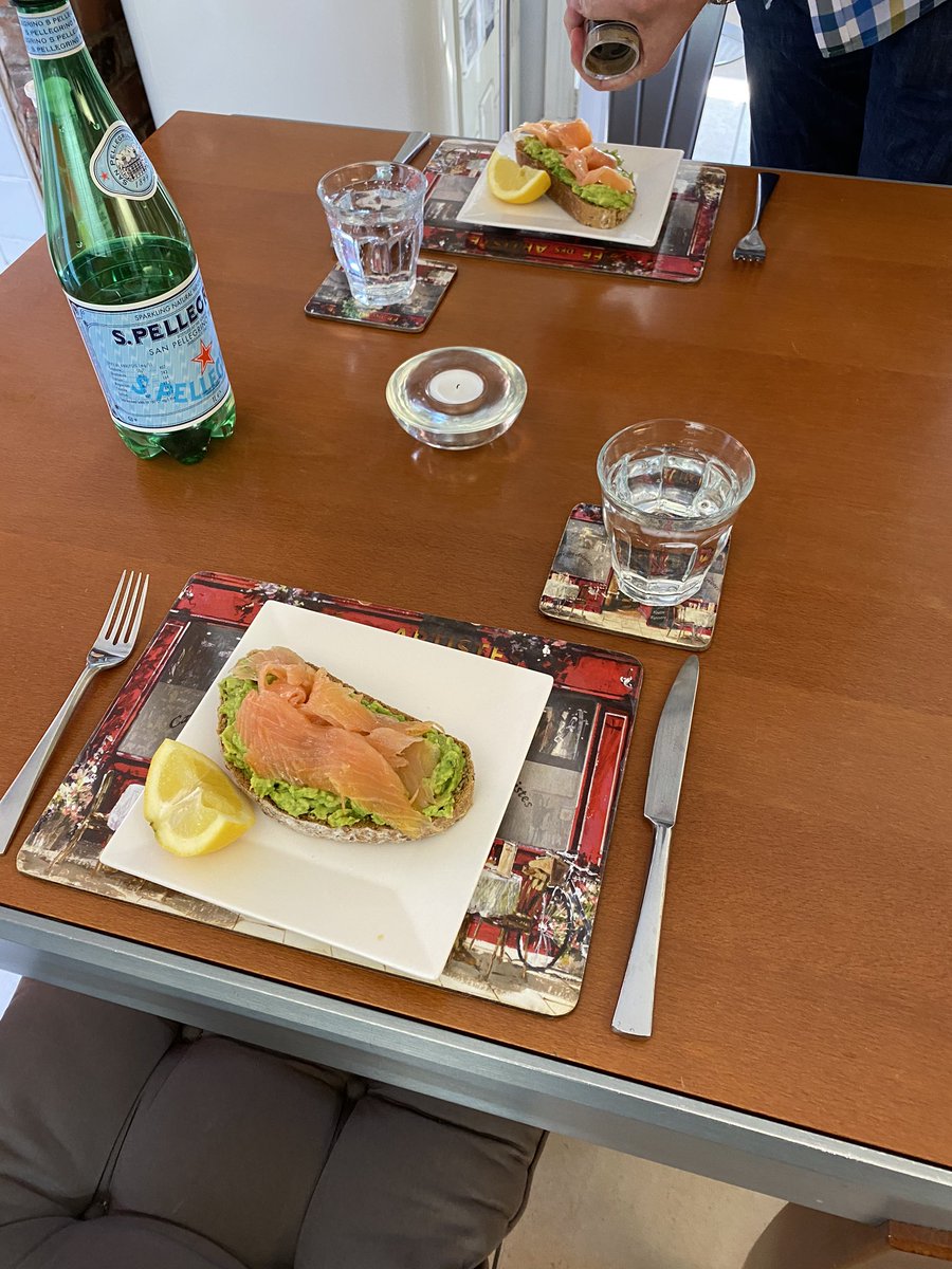 smallestginclub's tweet photo. Appreciating times are out of sorts @smallestginclub is making the best of time at 🏠. Tonight we @jamieoliver our #5ingredients meal accompanied by @keworganicgin @DowntonDistill1 #explorersgin - weather really defied the atmosphere #StaySafeStayHome https://t.co/WAAjiAabvR