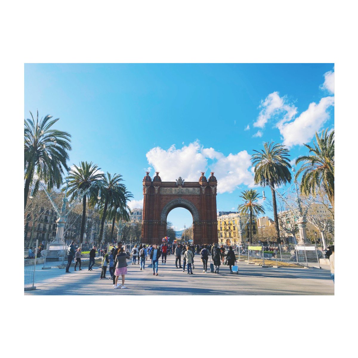 x3kay's tweet photo. barcelona pt2.🌼 https://t.co/2HkOZIIlte