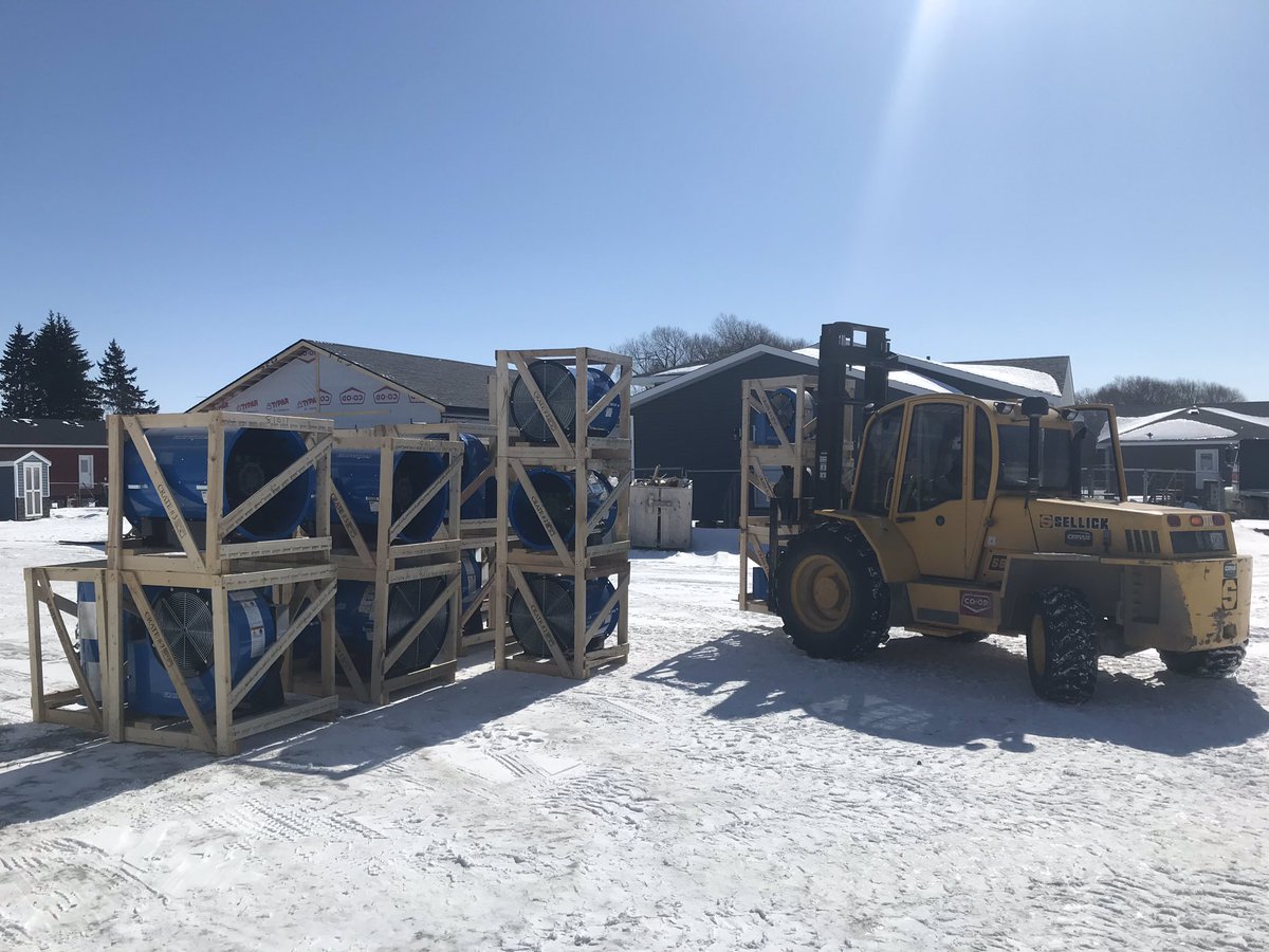 PembGrainEquip's tweet photo. Our fall booking of #Grainguard aeration fans and aeration systems has arrived. First shipment coming into our new St. Leon location! @PembGrainEquip @PembinaCoop @AgGrowthIntl #aeration https://t.co/yKCxfEsDai