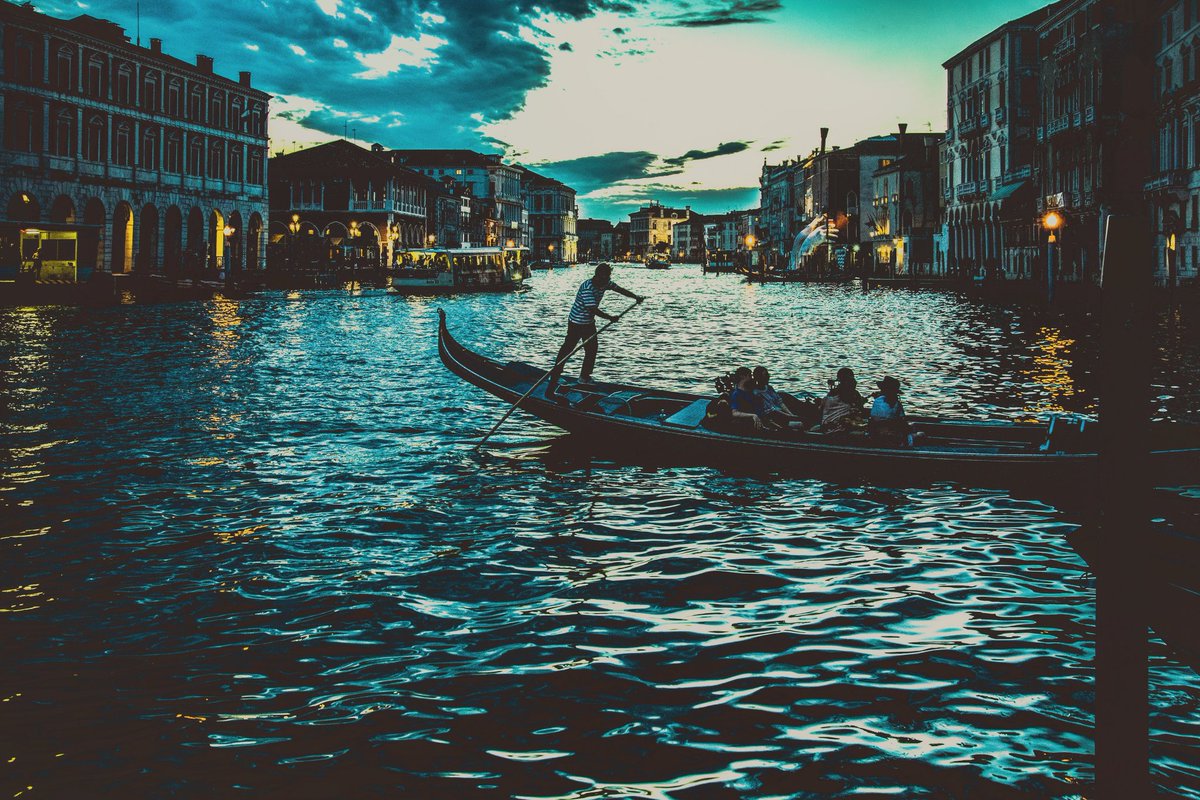 WithSpike's tweet image. Quiet night in Venice 🇮🇹 I’m sharing a bunch of my Italy pics all weekend. Stay safe &amp;amp; socially distant ❤️