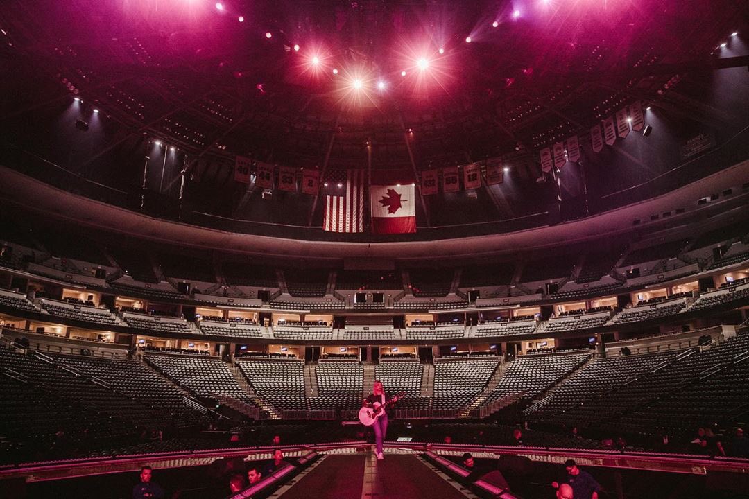 JMichaelsHQ's tweet photo. New/old photos of Julia and the band rehearsing on P!nk’s Beautiful Trauma World Tour! https://t.co/SpLPLitwi0
