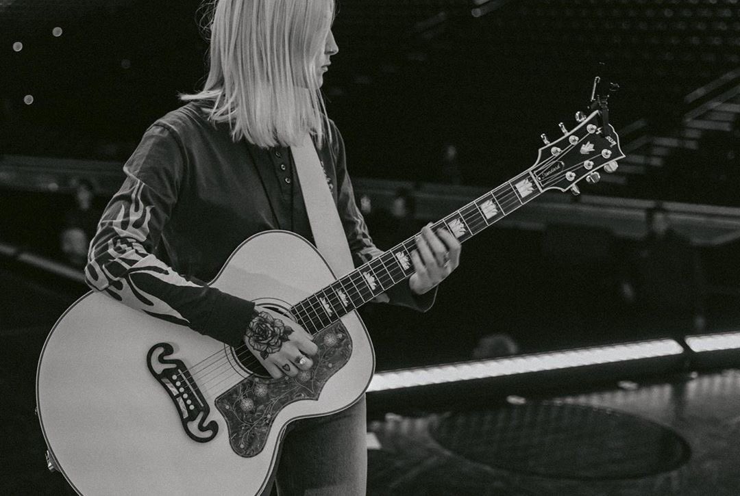 JMichaelsHQ's tweet photo. New/old photos of Julia and the band rehearsing on P!nk’s Beautiful Trauma World Tour! https://t.co/SpLPLitwi0