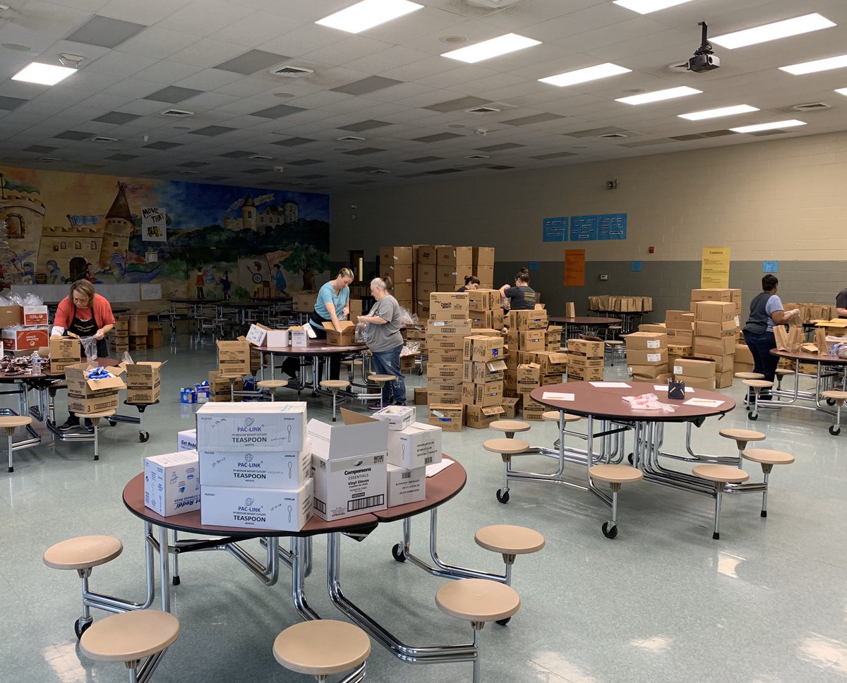 KnightsFoodServ's tweet photo. The cafeteria staff have been hard at work getting prepped and ready to serve our students next week. I have some dedicated ladies that care about our students.  #TheKnightWay https://t.co/16wOyofXkD